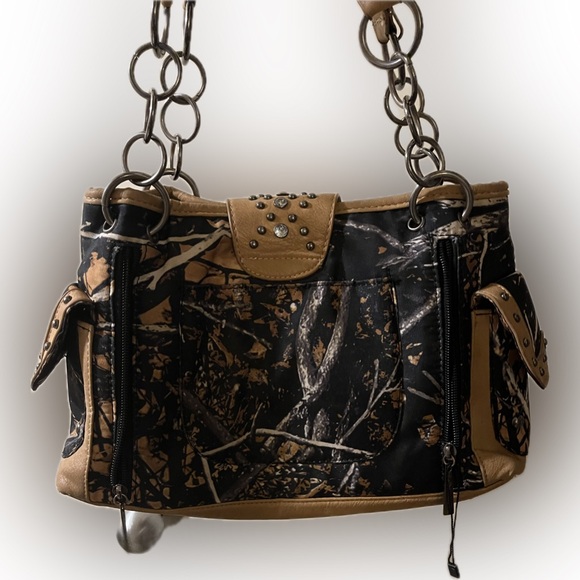 Monte Vista Camo Concealed Carry Purse - Picture 2 of 13